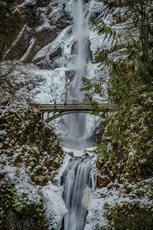 Multnomah Falls in winter, Columbia River Gorge, Oregon